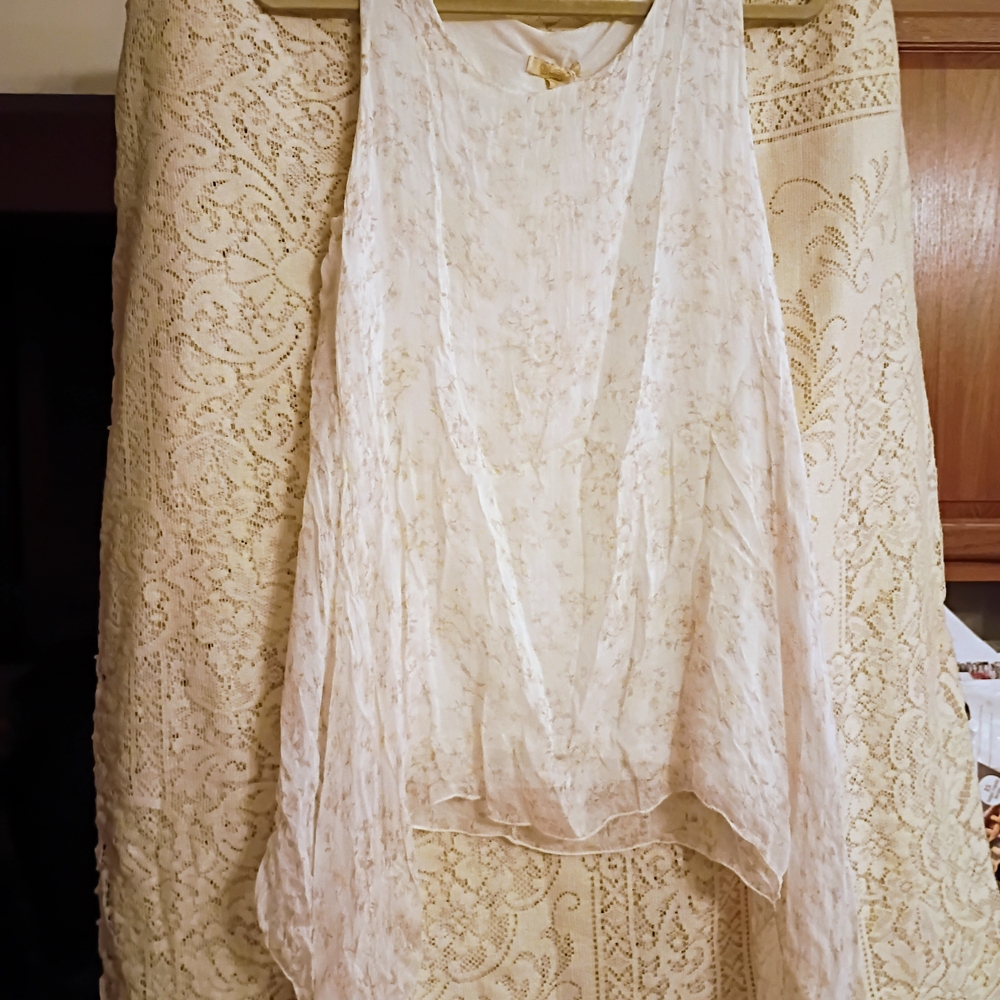 Chic Cream Sleeveless Blouse